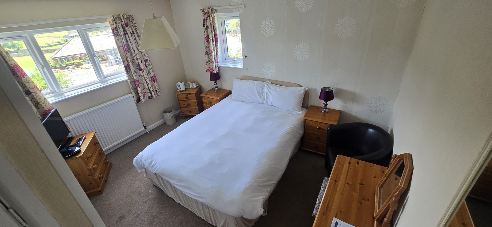 (5) Double Bed with Shower